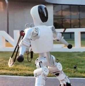 China lansează Bumi, primul robot umanoid mai ieftin decât un iPhone